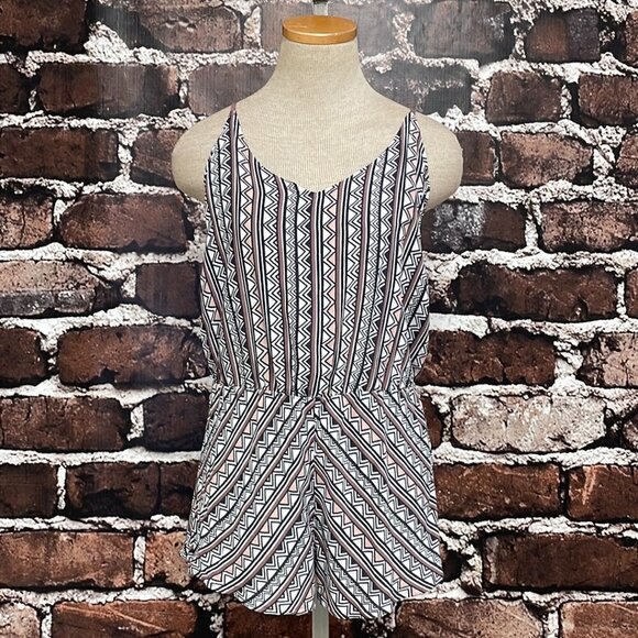 Dolce Vita Romper V-Neck Open Back Geometric Designs Black Pink Size Small S - Picture 5 of 16